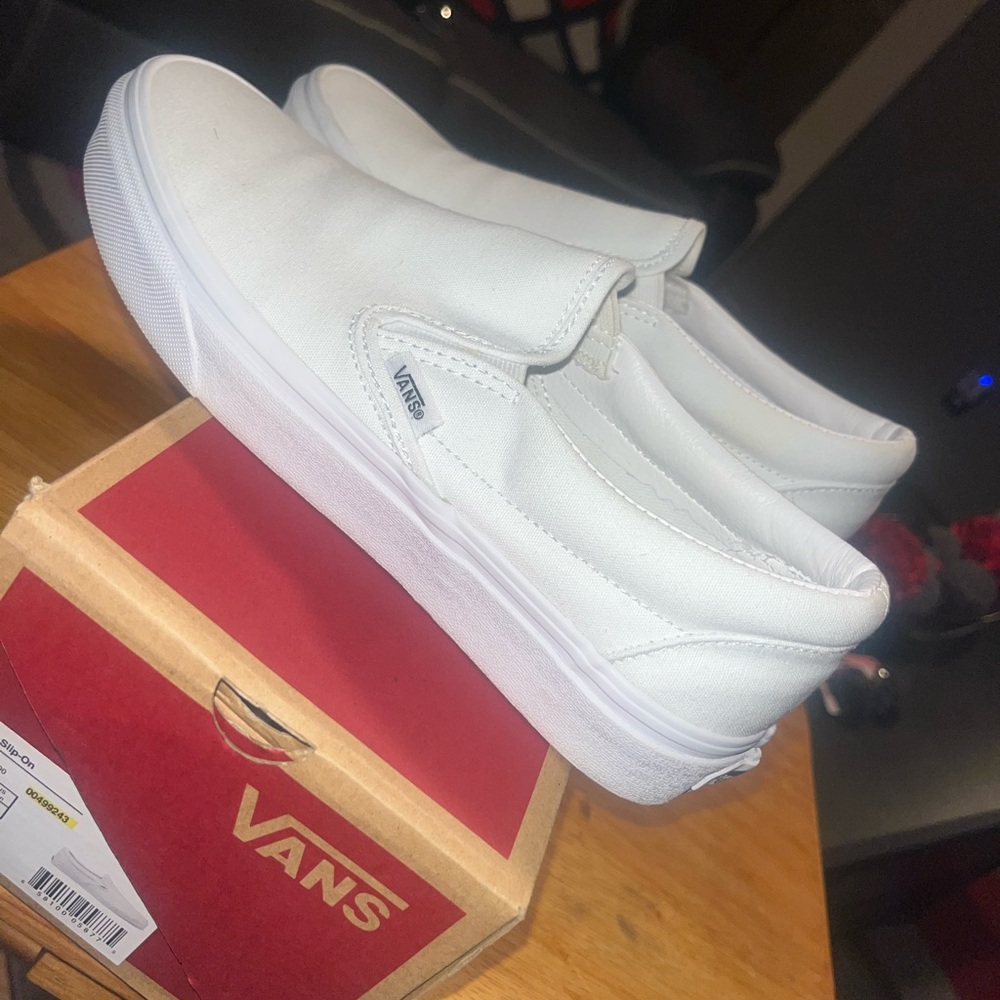 Vans Classic White Slip-On Shoes wmn 7 1/2 men 9
